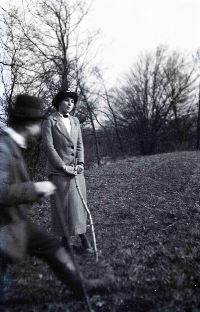 1900-1907 ca CHRISSY CROIL (m. Vlasto) PHOTOGRAPHS OF CROIL AND MITCHELL FAMILY Unidentified woman In or near Milwaukee or the St Lawrence River near Montreal 01.jpg
